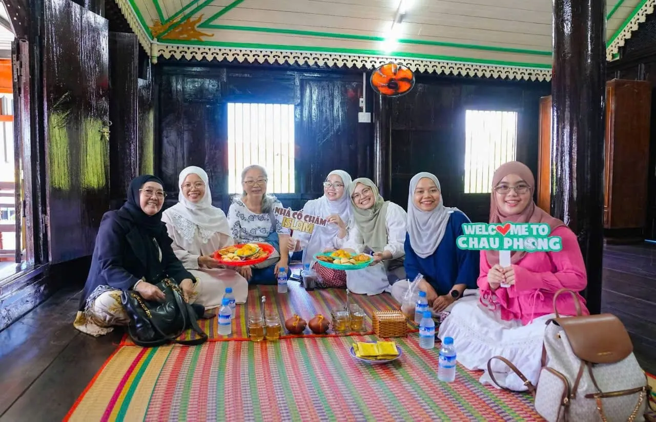 Sarah Jenkins - Sydney, Australia Sarah Jenkins từ Sydney, Australia - Khách hàng quốc tế Kim Quang Bakery